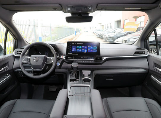 MPV tweedehands Toyota Sienna met natuurlijke aspiratie motor type en LED koplampen