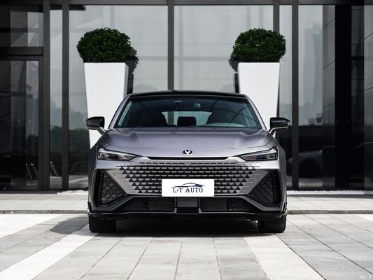 5 zitplaatsen Changan UNI-V Sedan 2023 2024 1.5T 2.0T UNI-V Benzinauto binnen uw budget