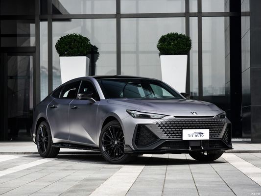 5 zitplaatsen Changan UNI-V Sedan 2023 2024 1.5T 2.0T UNI-V Benzinauto binnen uw budget