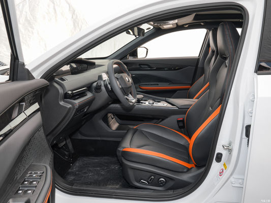 5 zitplaatsen Changan UNI-V Sedan 2023 2024 1.5T 2.0T UNI-V Benzinauto binnen uw budget
