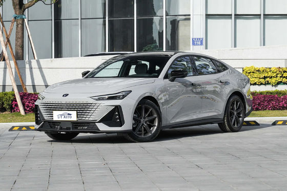 2024 Changan UNI-V Plug-In Hybrid Gasoline Electric Car Vehicle Maximale snelheid 205km/h