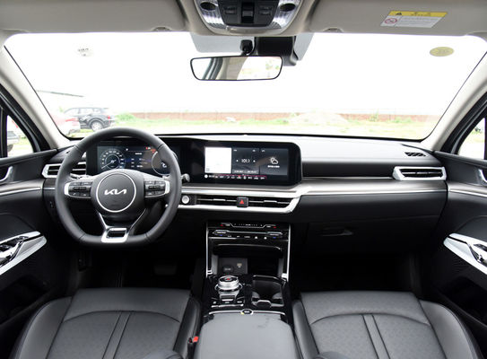 KIA K5 geproduceerde turbo benzine auto met maximaal vermogen 100-150pcs 5 zitplaatsen 5 deuren