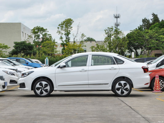 2024 Dongfeng Fengshen E70 betaalbare elektrische auto met 0,5 uur laadtijd en 5 zitplaatsen