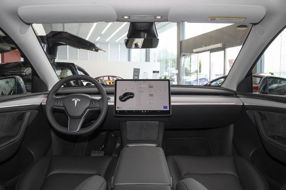 Energy Vehicle 2024 Tesla Model Y met 78.4KWH Battery Capacity en 331kw Motor Power