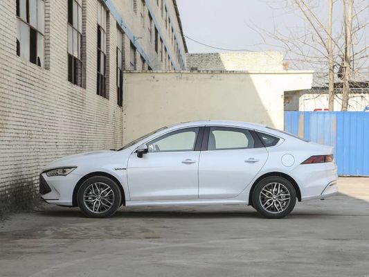 2024 BYD Qin PLUS DM-i 55KM Champion Edition Battery Electric Vehicle in zwarte kleur