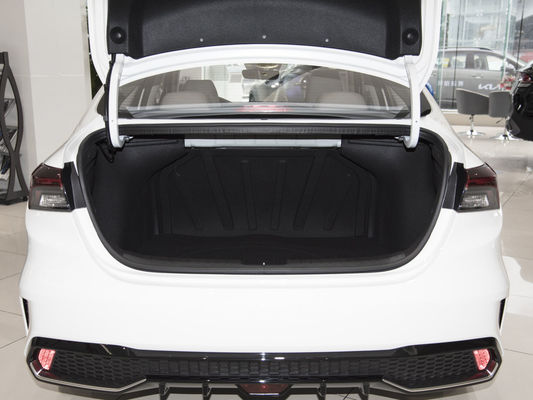 2024 KIA K3 Benzinauto Links roer Automatische sedan met en LED koplampen