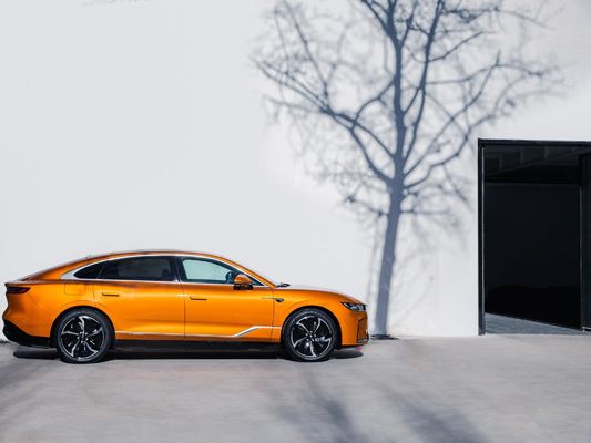 2024 Voyah Zhuiguang Electric Sedan Standard 5 zitplaatsen EV Vehicle 5 kleuren 3000 mm wielbasis