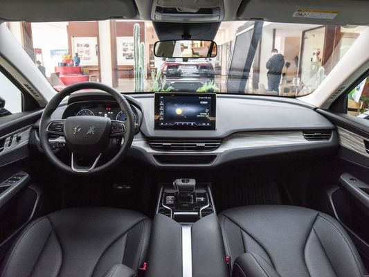 Comfortabele en stijlvolle Hongqi E-Qm5 middelgrote pure elektrische auto met 2990 mm wielbasis