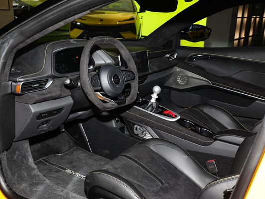 Lotus Emira De perfecte combinatie van prestaties en stijl in een 2 2 Layout Supercar