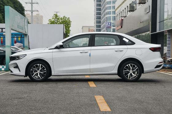 s Model 2024 Geely's 5-Seater Sedan 1.5l 1.8l Benzine Benzine Sedan met Turbomotor