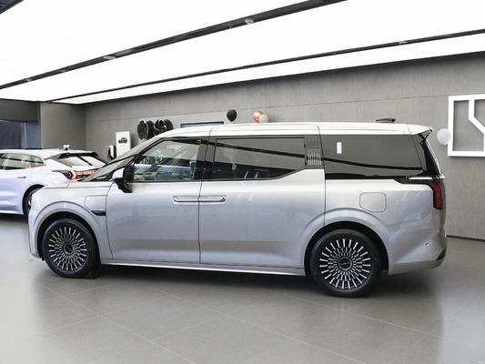 Puur elektrische middelgrote en grote MPV's met 6 zitplaatsen met dubbele motoren en batterij elektrische auto in 2024
