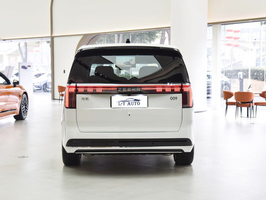 Puur elektrische middelgrote en grote MPV's met 6 zitplaatsen met dubbele motoren en batterij elektrische auto in 2024