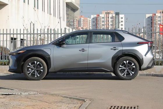 5 zitplaatsen en lange afstand De perfecte combinatie in 2023 Toyota bZ4X elektrische auto