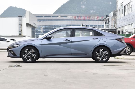 Elantra Sedan 4-deurs 5-zitter met 360° achtercamera en maximaal koppel Nm 100-200Nm