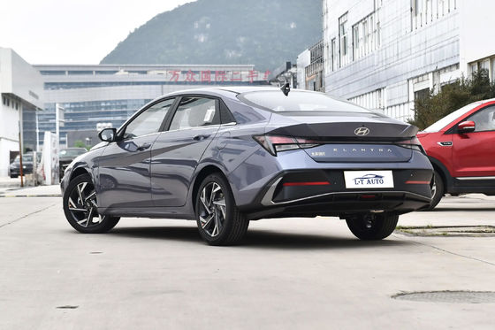 Elantra Sedan 4-deurs 5-zitter met 360° achtercamera en maximaal koppel Nm 100-200Nm